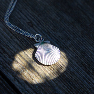 Silver Small Scallop Shell Pendant